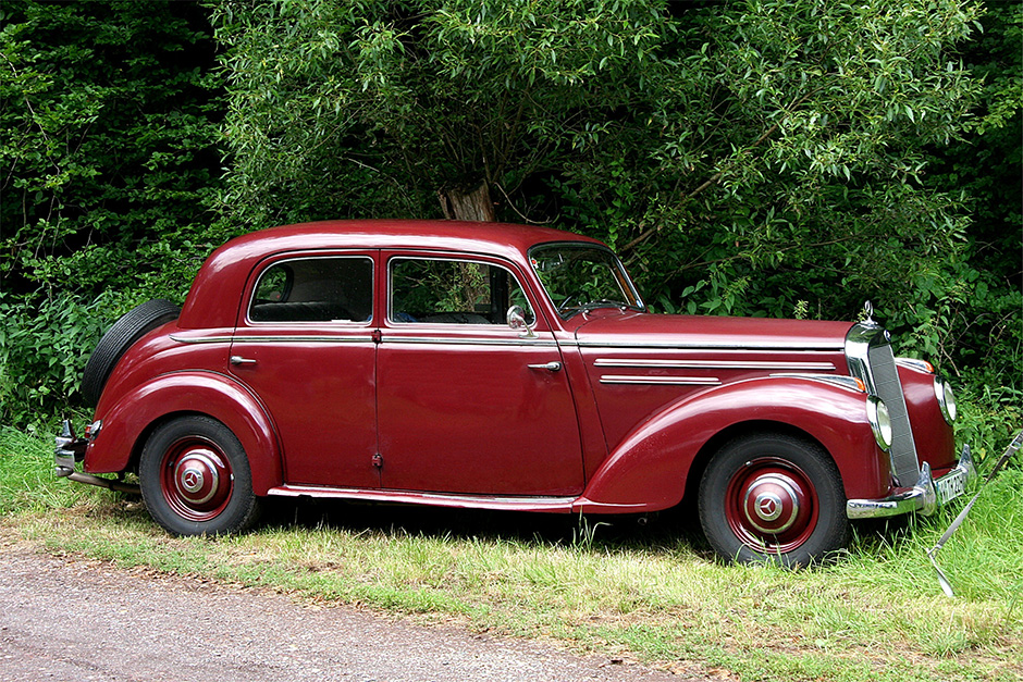 red 220 sedan 1952