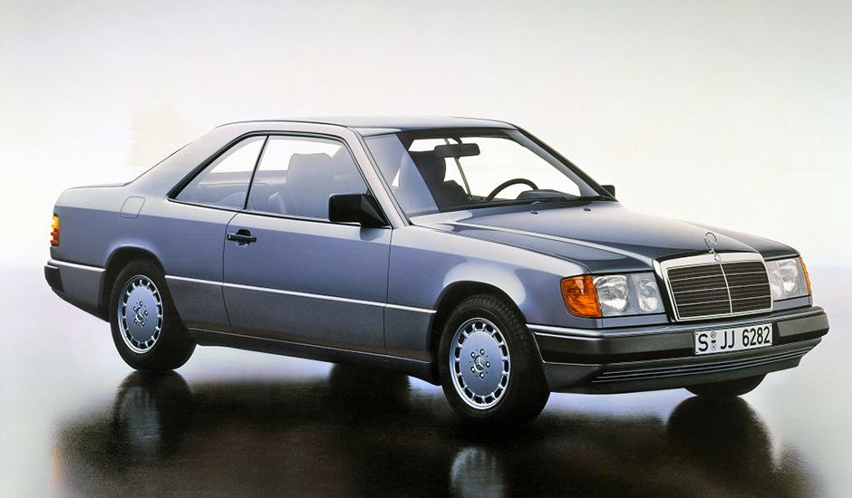 Mercedes-Benz Coupé der Baureihe 124. Im Jahr 1987 debütieren zunächst die Typen 230 CE und 300 CE. Series 124 Mercedes-Benz coupé. The first debutants, in 1987, were the 230 CE and 300 CE.