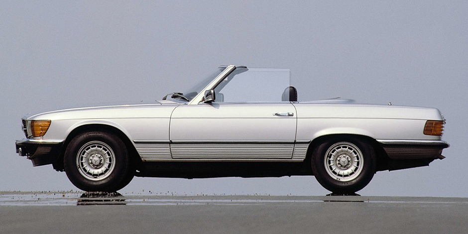 Mercedes-Benz Typ 380 SL (1980 bis 1985), Baureihe 107. Insgesamt wurde die Baureihe von 1971 bis 1989 gebaut. ; Mercedes-Benz type 380 SL (1980 – 1985) of the 107 series. Overall, the series was built from 1971 to 1989.;